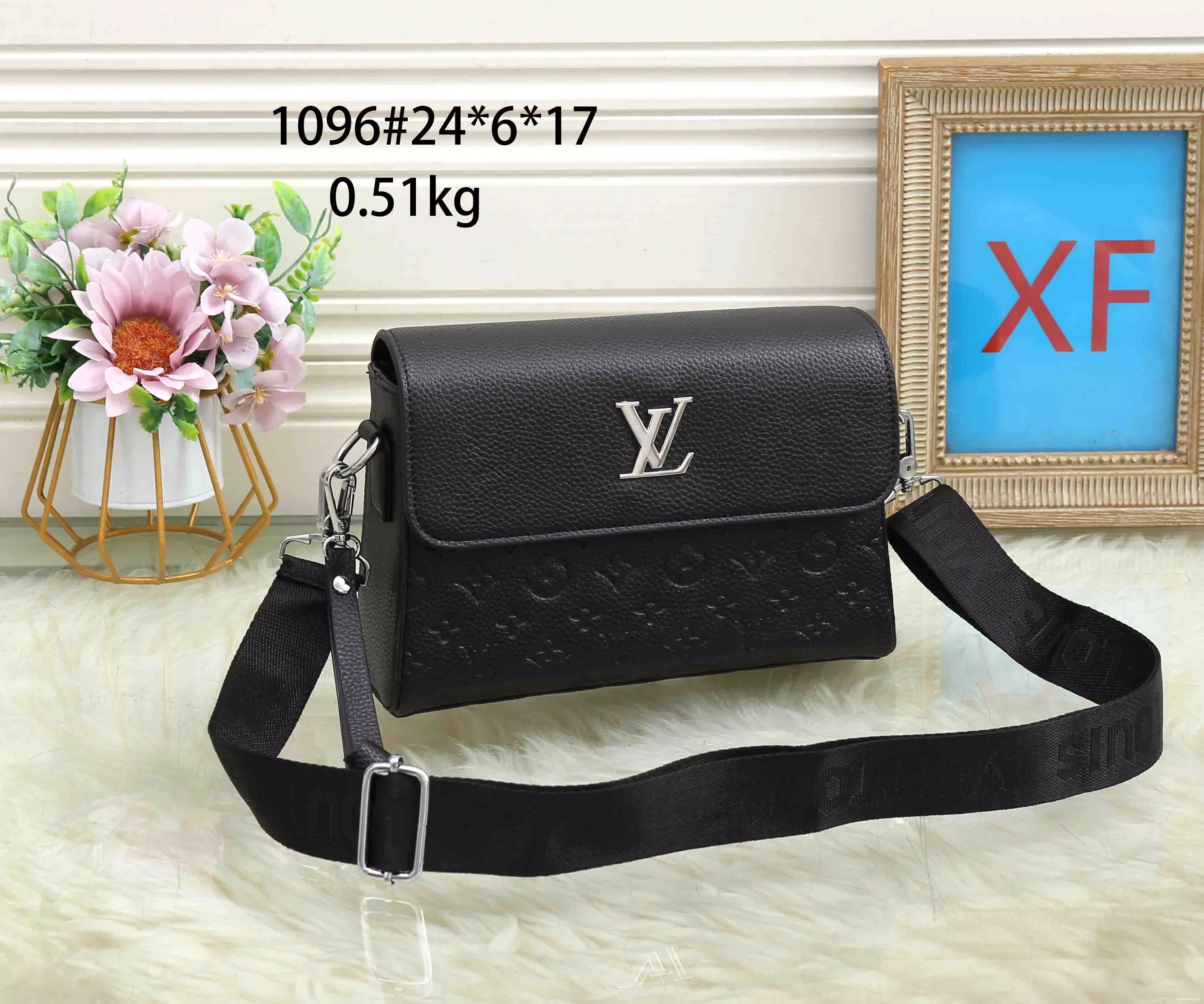 Louis Messenger Bags Vuitton Men WellDesigned For 8424 1202